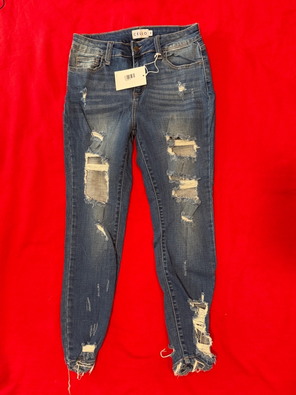 CELLO NWT Size 9 Dark Blue Distressed Skinny Jeans